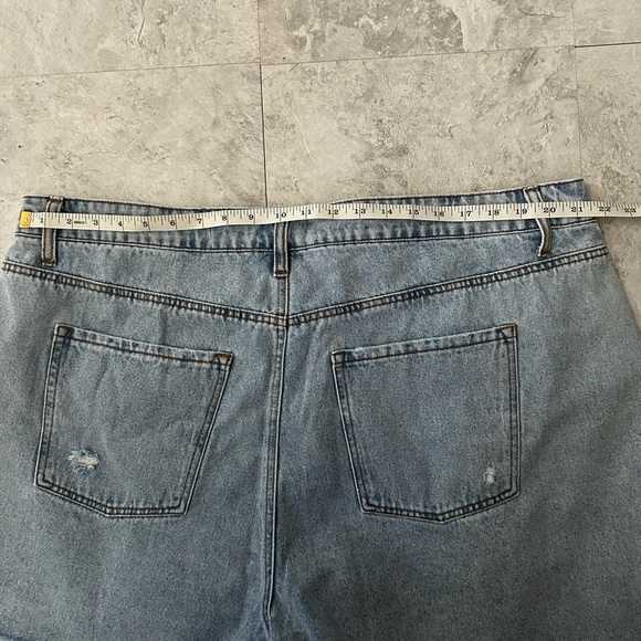 Forever 21 Plus Size Shorts Frayed Denim Mom Shorts 18” NWOT - Picture 9 of 11